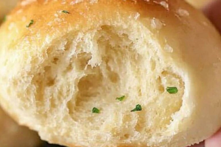 30-Minute Garlic Parmesan Dinner Rolls Recipe