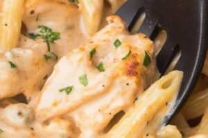 Easy Creamy Spicy Chicken Pasta Recipe