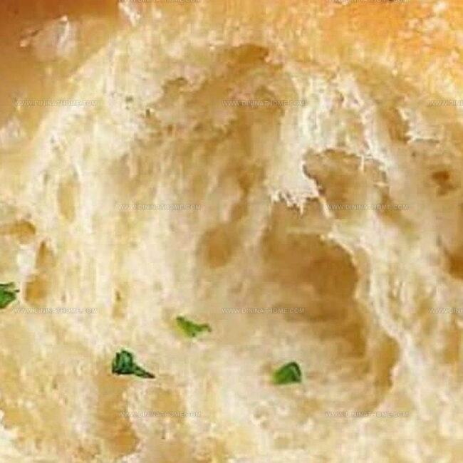 Garlic Dinner Rolls That Are Done in Just 30 Minutes