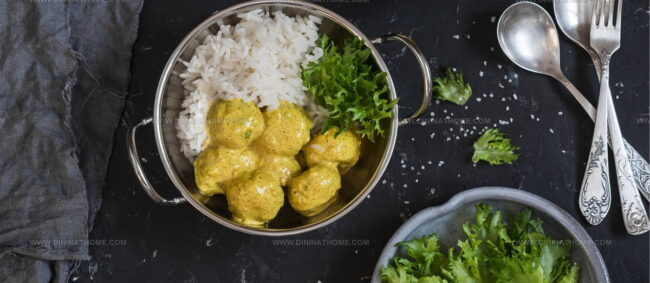 Meatballs In Curry Sauce (Boller I Karry)