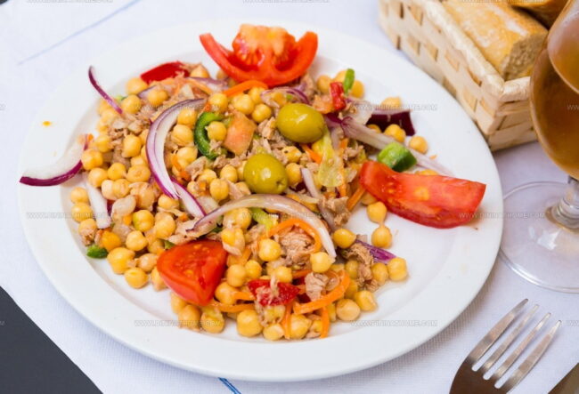 What’s the Nutritional Profile of Traditional Spanish Salads?
